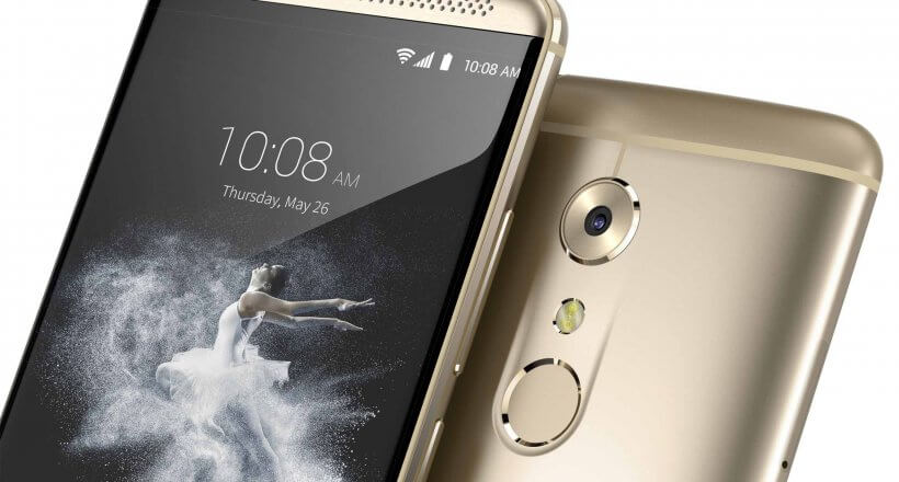 Das ZTE Axon 7 in Gold in Großaufnahme