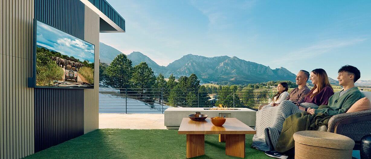 IFA 2025: Sylvox bringt neue Outdoor-TV-Geräte - hell und wetterfest ...