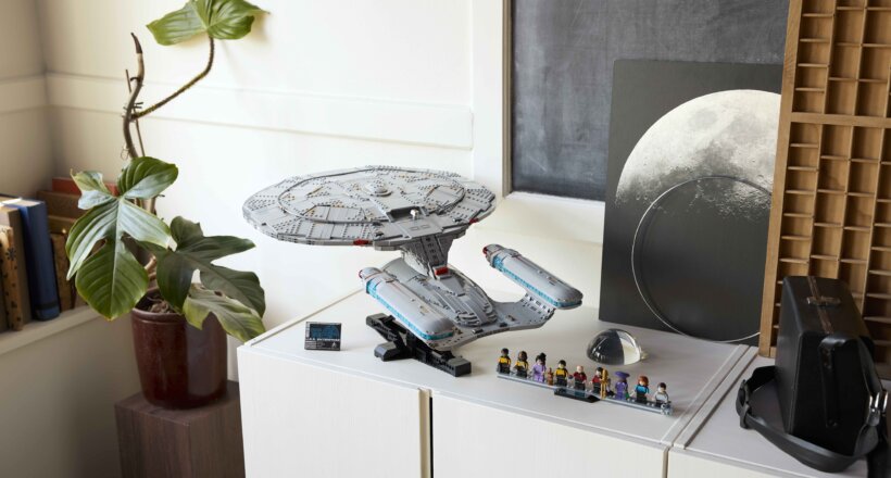 LEGO Icons Star Trek: U.S.S. Enterprise NCC-1701-D