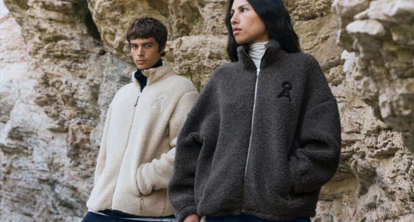 ARMEDANGELS launcht plastikfreies Bouclé aus TENCEL™ Lyocell & Wolle